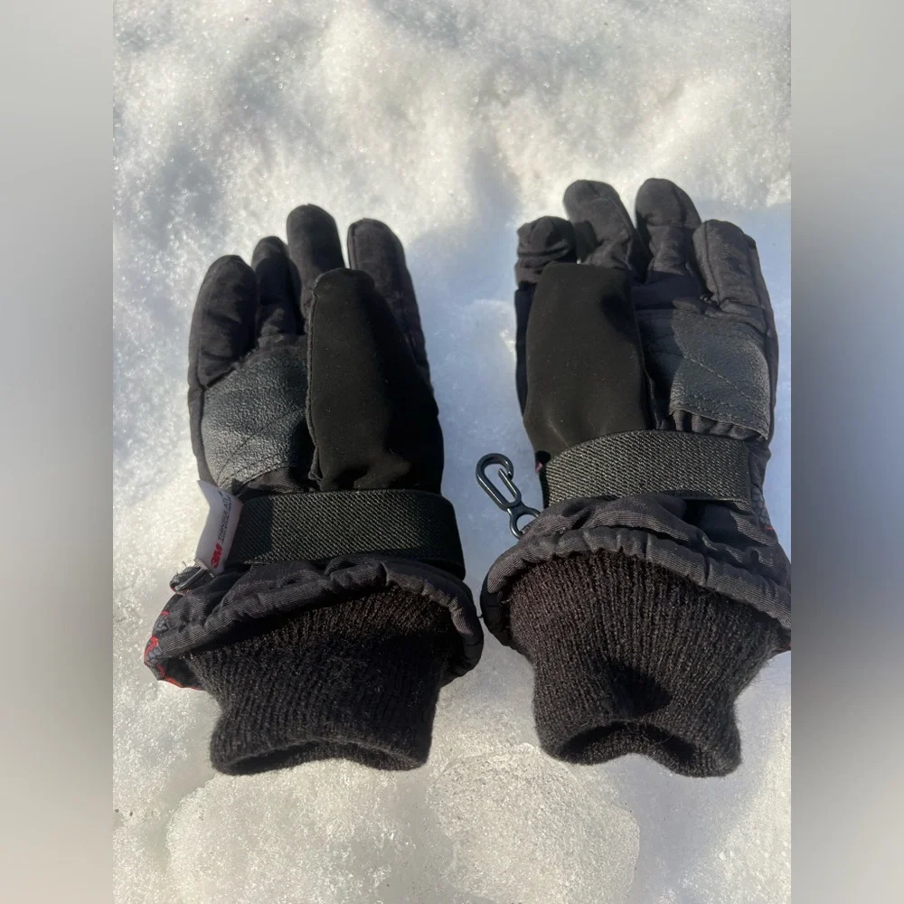 3M THINSULATE | Insulated Black and Red Winter Gloves | Kids Size S 4-7